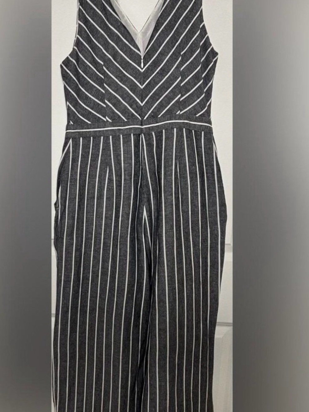 LOFT Striped Wide Leg Jumpsuit Romper Size 6 Gray White Pinstripe V Neck Cropped - Picture 6 of 6